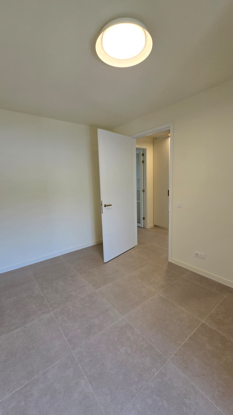 Ruime hoofdslaapkamer