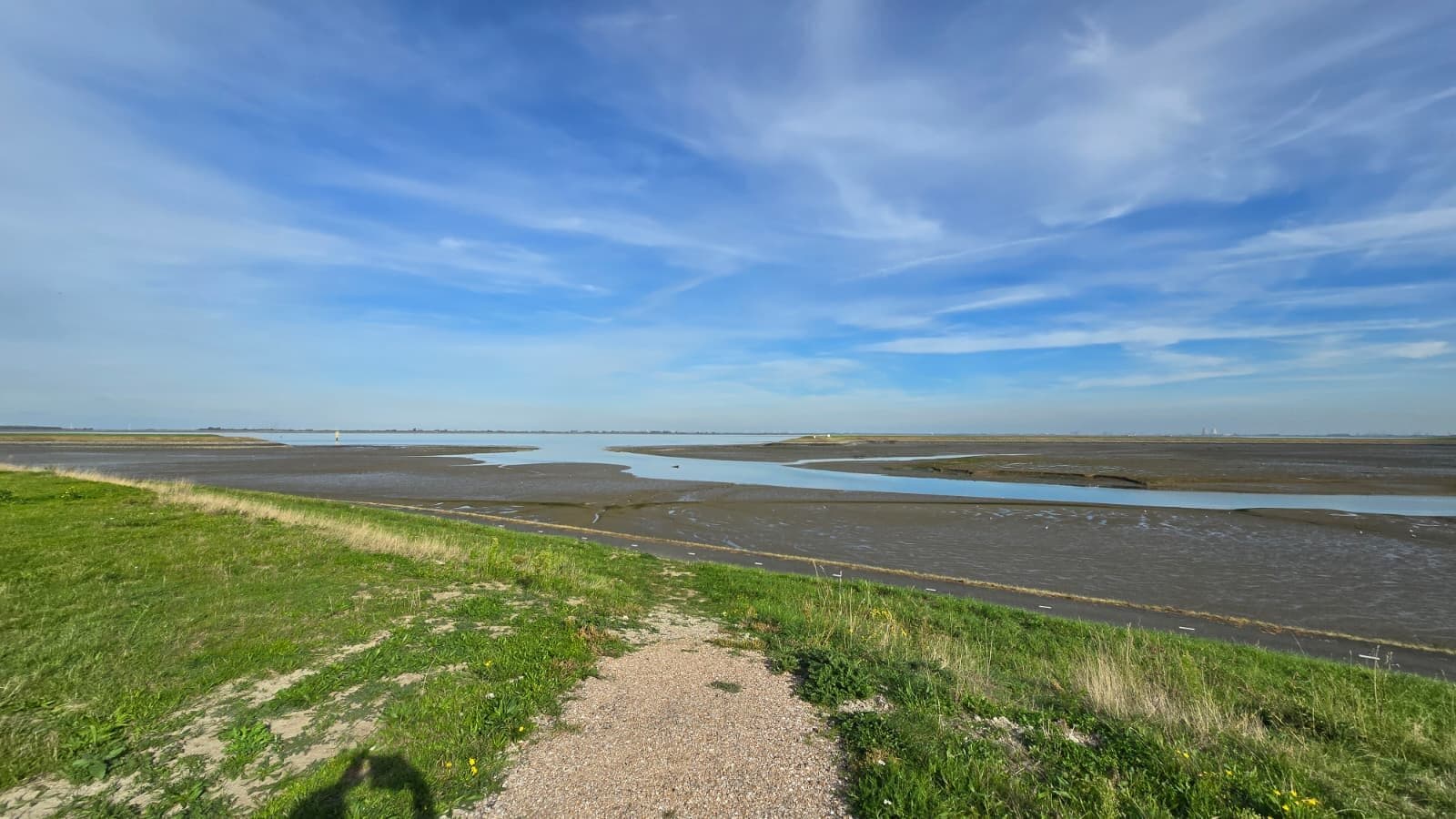 Uitzicht over de Westerschelde vanaf de Veerdijk in Walsoorden